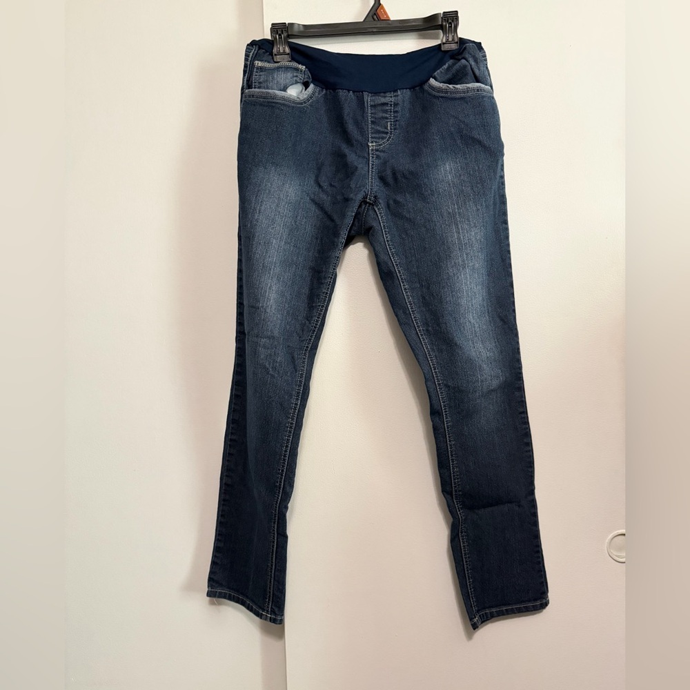 Skinny maternity jeans. Dark distressed wash.